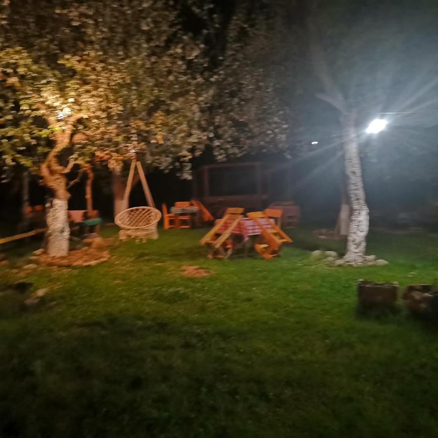 Hotel Etno Konak Angela Kalna Esterno foto